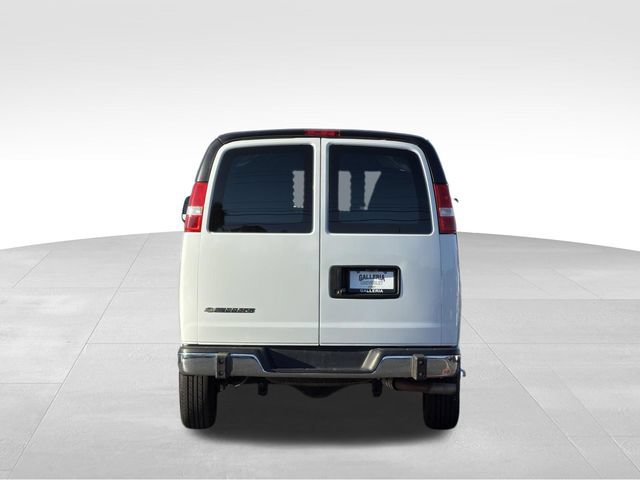 Used 2024 Chevrolet Express 2500 w/ Driver Convenience Package RWD image 7