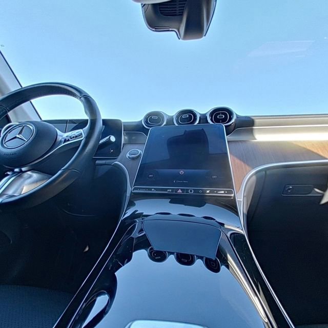 Used 2024 Mercedes-Benz GLC 300 image 24