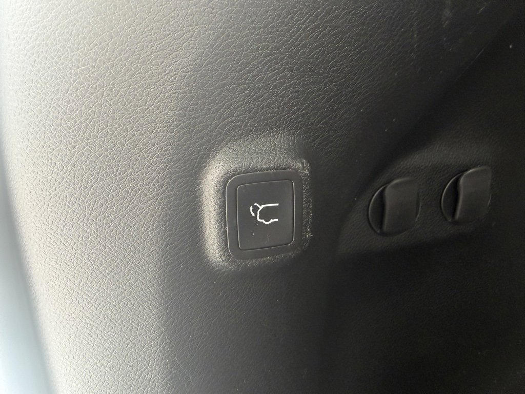 Used 2021 Jeep Cherokee Limited image 7