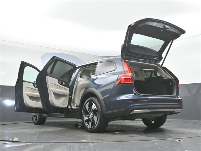 Used 2024 Volvo V60 B5 Cross Country Plus image 55