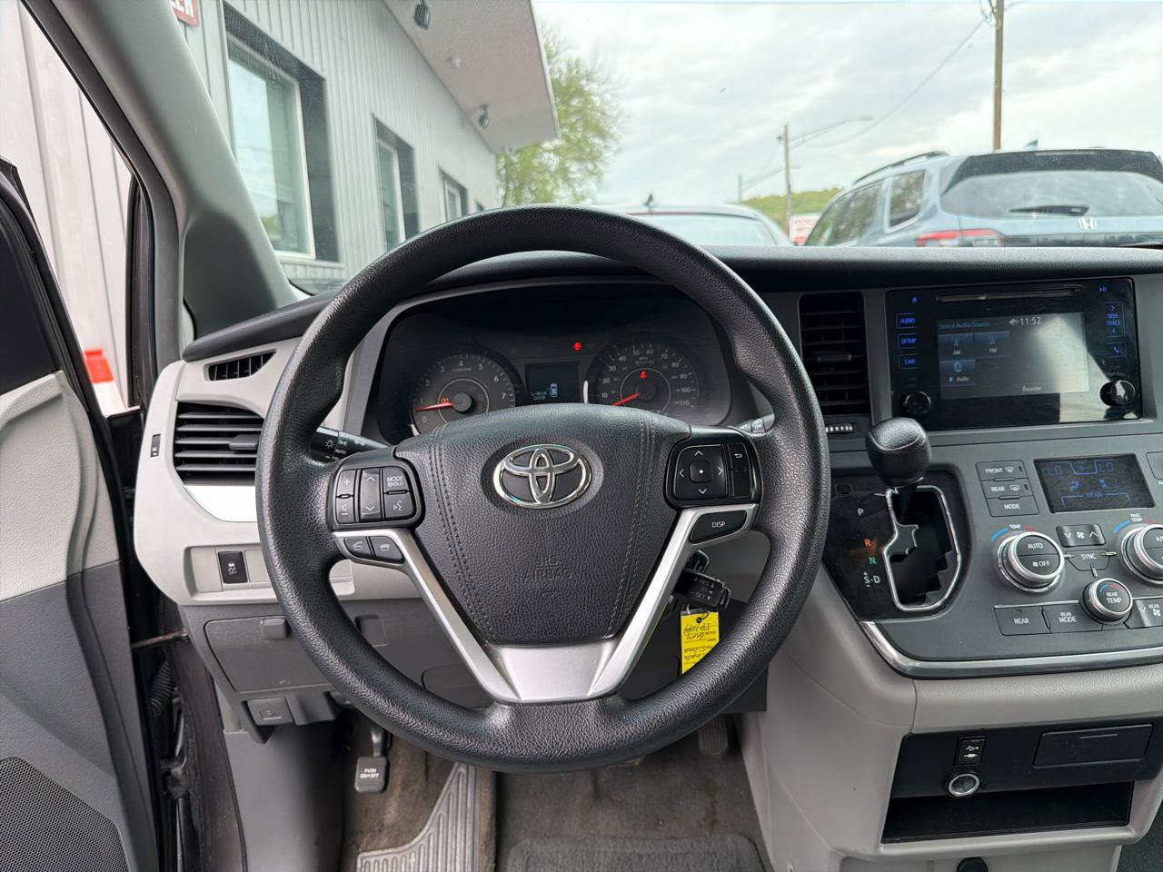 Used 2015 Toyota Sienna L FWD image 19