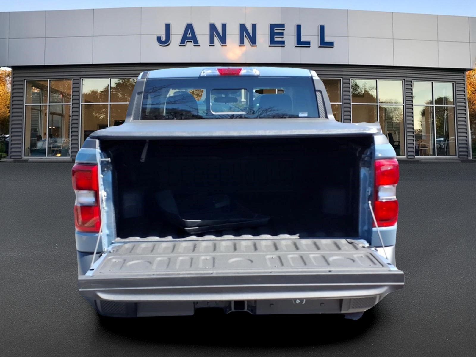 Used 2025 Ford Maverick Lariat w/ 4K Tow Package image 10