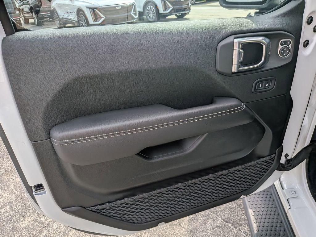 Used 2023 Jeep Wrangler Unlimited Sahara w/ Dual Top Group image 11