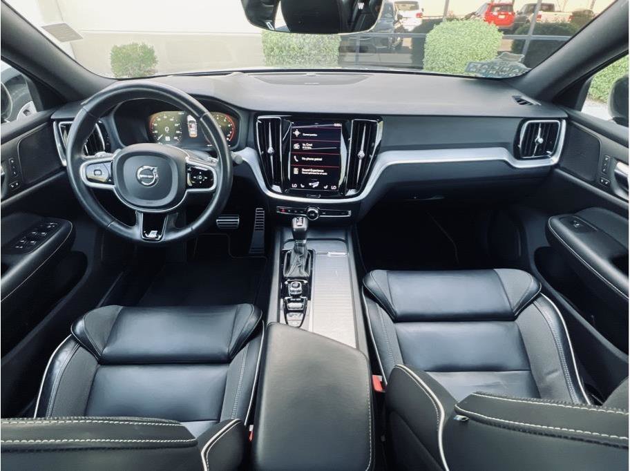Used 2019 Volvo S60 T5 R-Design image 14