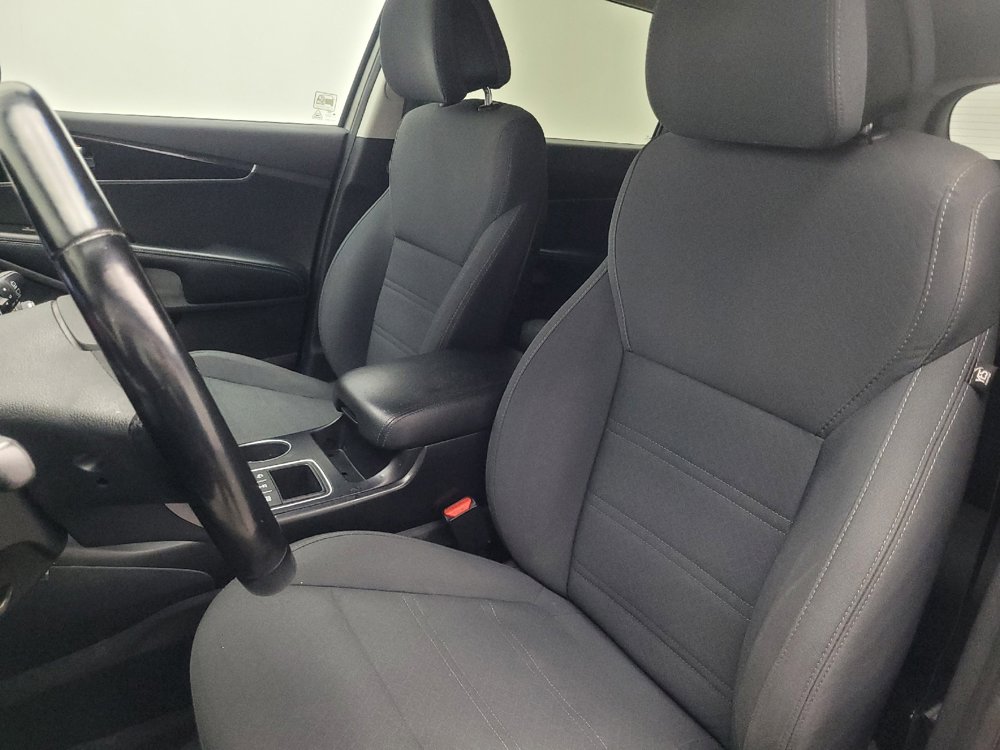 Used 2016 Kia Sorento LX w/ LX Convenience Package image 17
