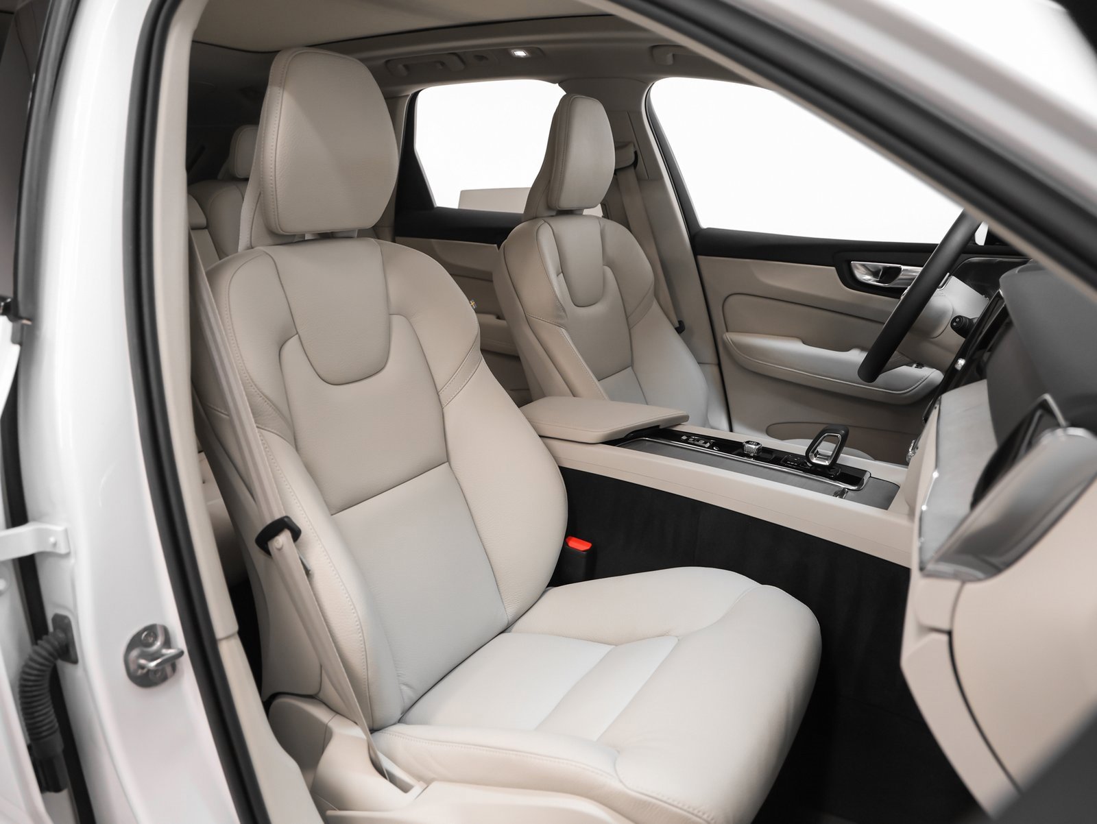 Used 2025 Volvo XC60 B5 Plus w/ Protection Package Premier image 23