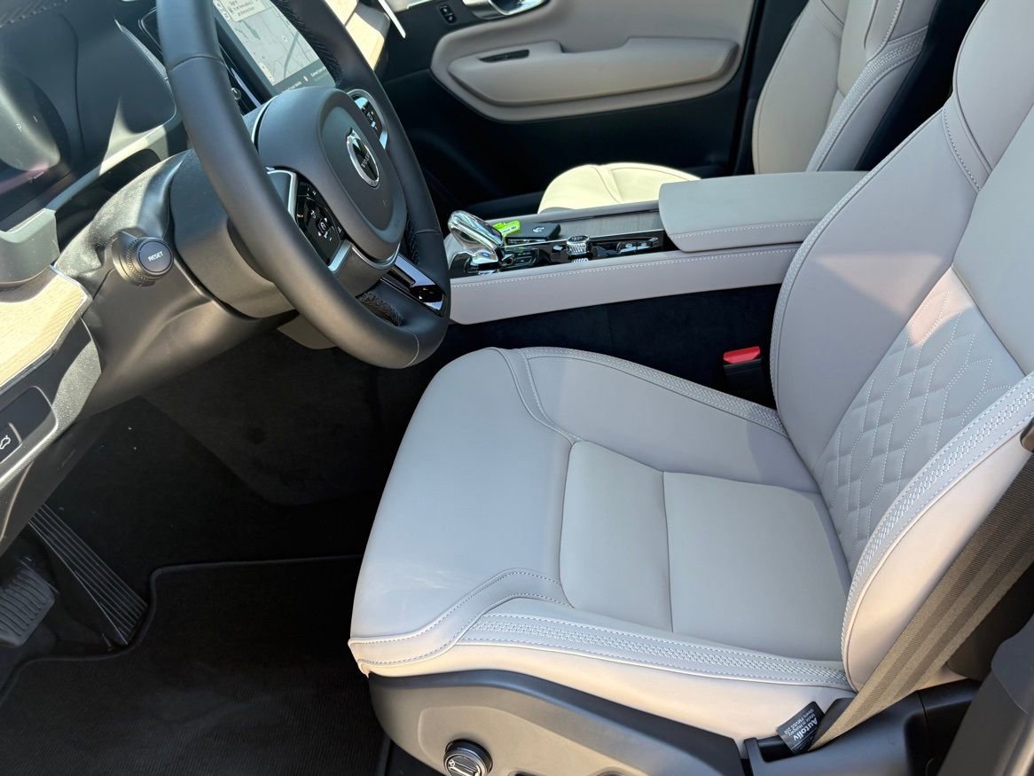 New 2026 Volvo XC90 B6 Plus w/ Protection Package Premier AWD/4WD image 18