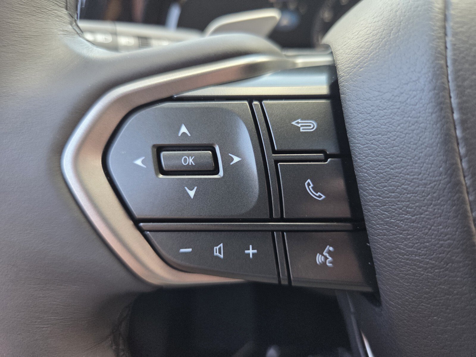 Used 2025 Lexus NX 250 FWD w/ Towing Package (2000 Lbs) image 27