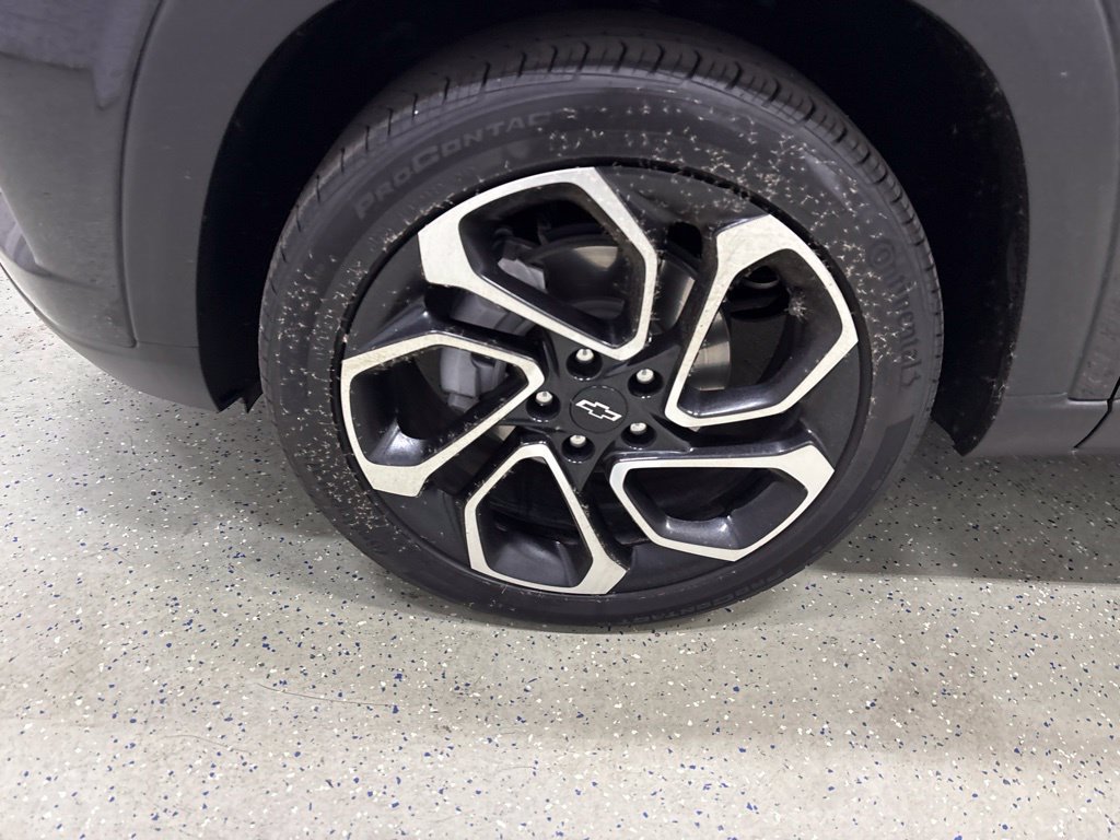 Used 2025 Chevrolet Trax RS w/ Sunroof Package FWD image 11