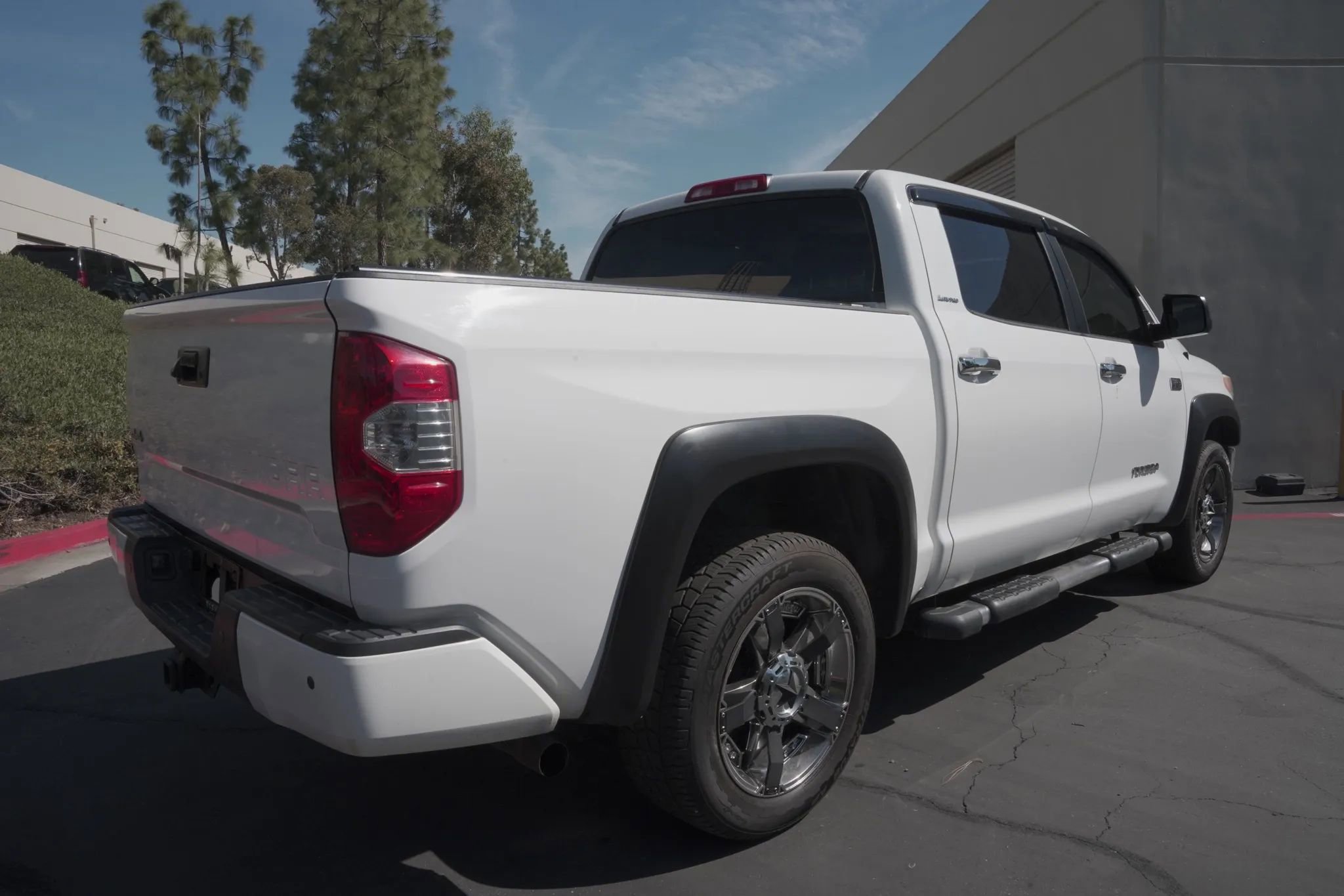 Used 2014 Toyota Tundra Limited w/ Limited Premium Package image 5