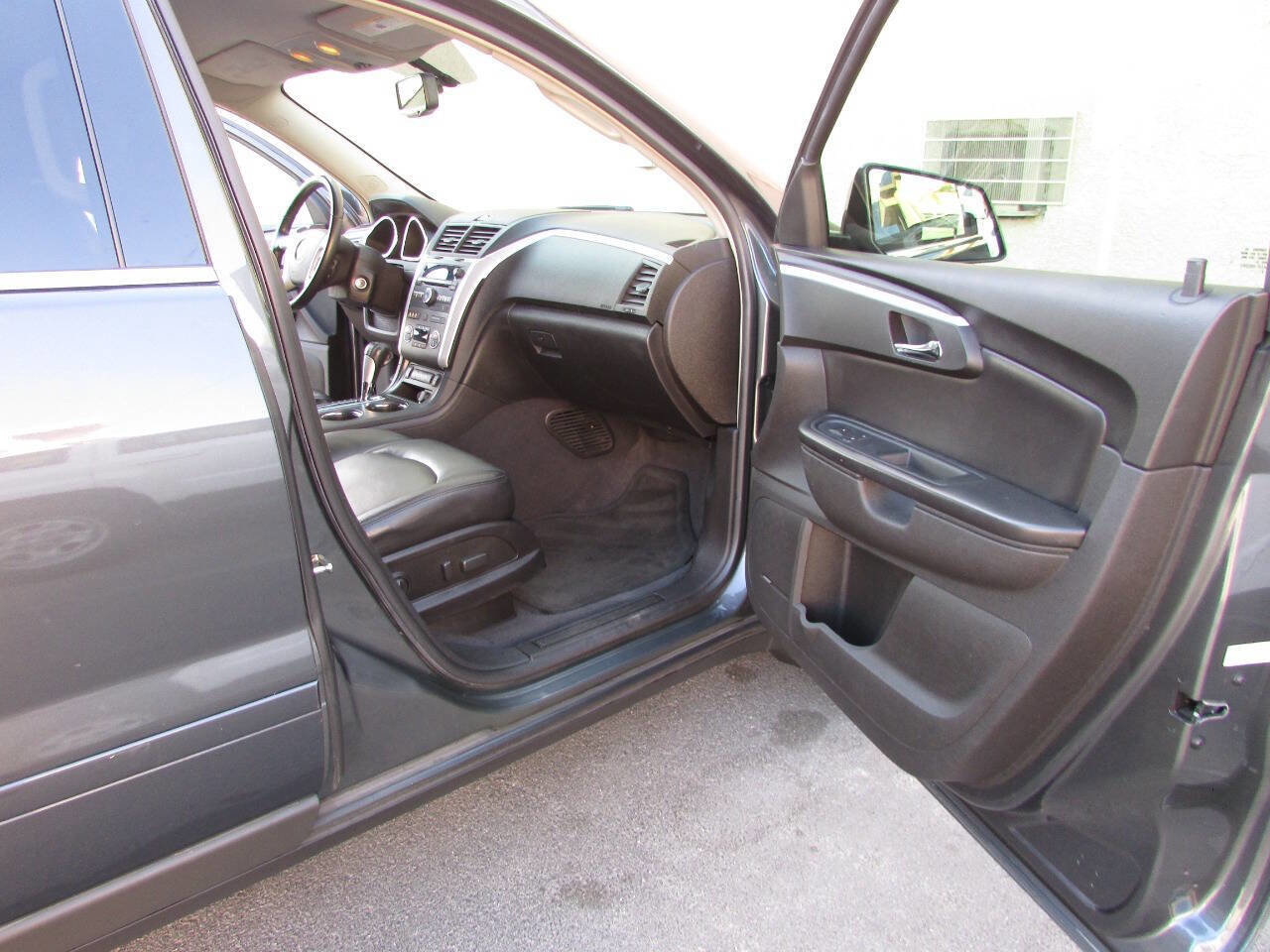 Used 2009 Chevrolet Traverse LT image 11