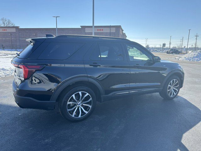 Used 2025 Ford Explorer ST-Line image 12