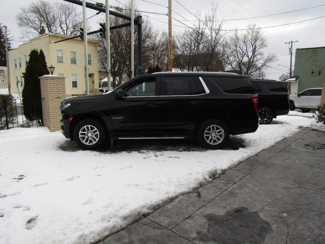 Used 2024 Chevrolet Tahoe LT image 3
