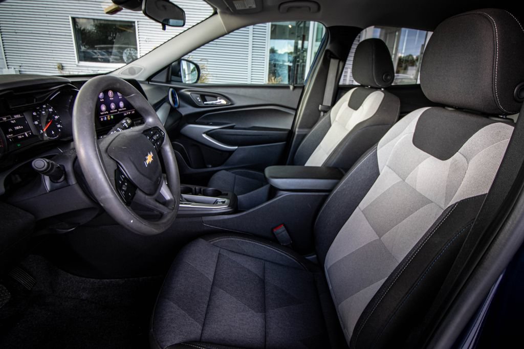 Used 2024 Chevrolet Trax LS FWD image 21