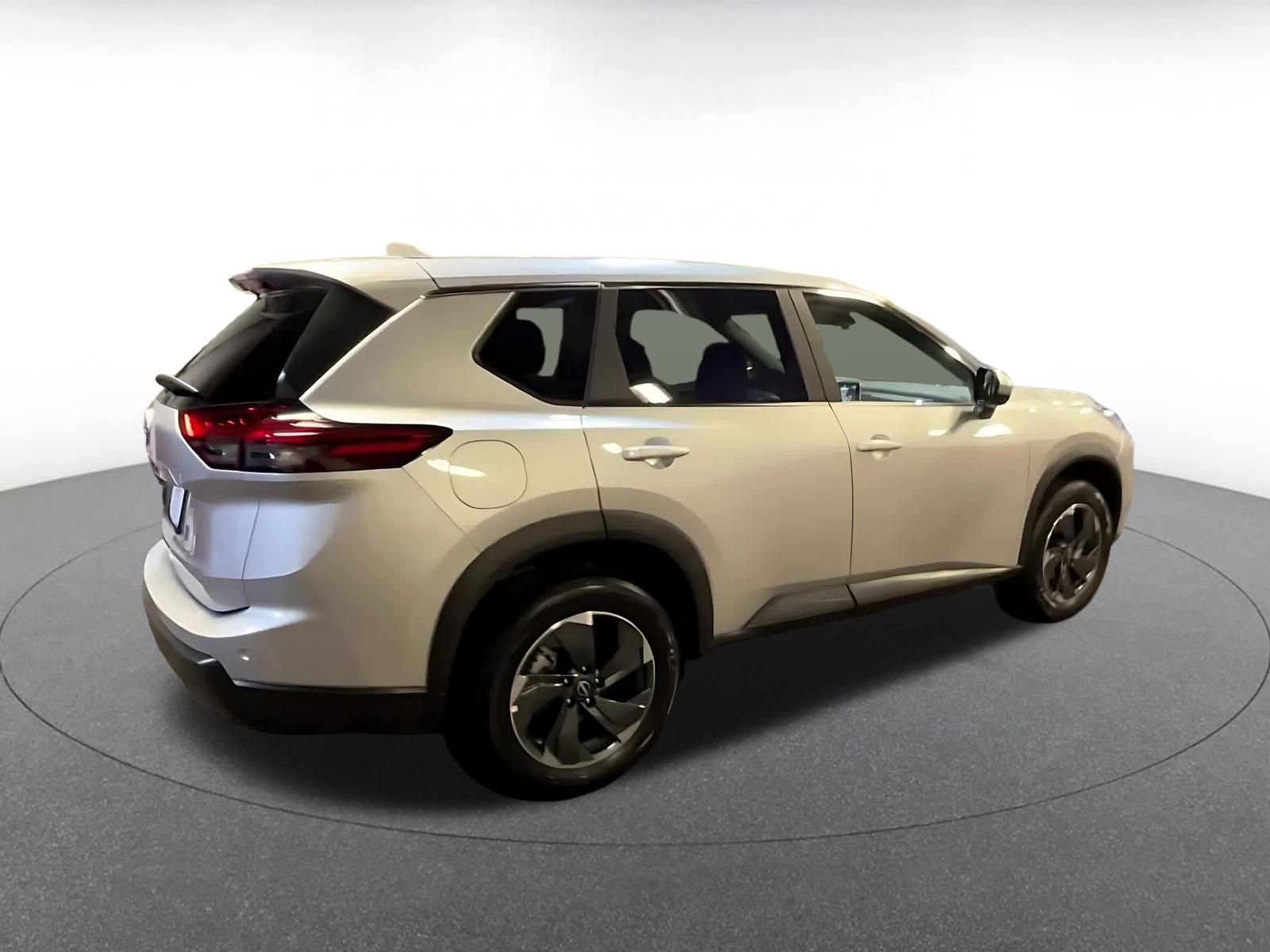 Used 2025 Nissan Rogue SV image 14