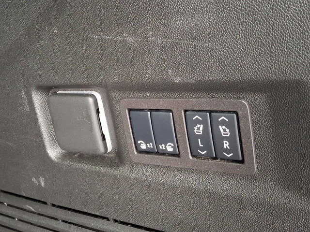 Certified 2024 GMC Yukon Denali image 35