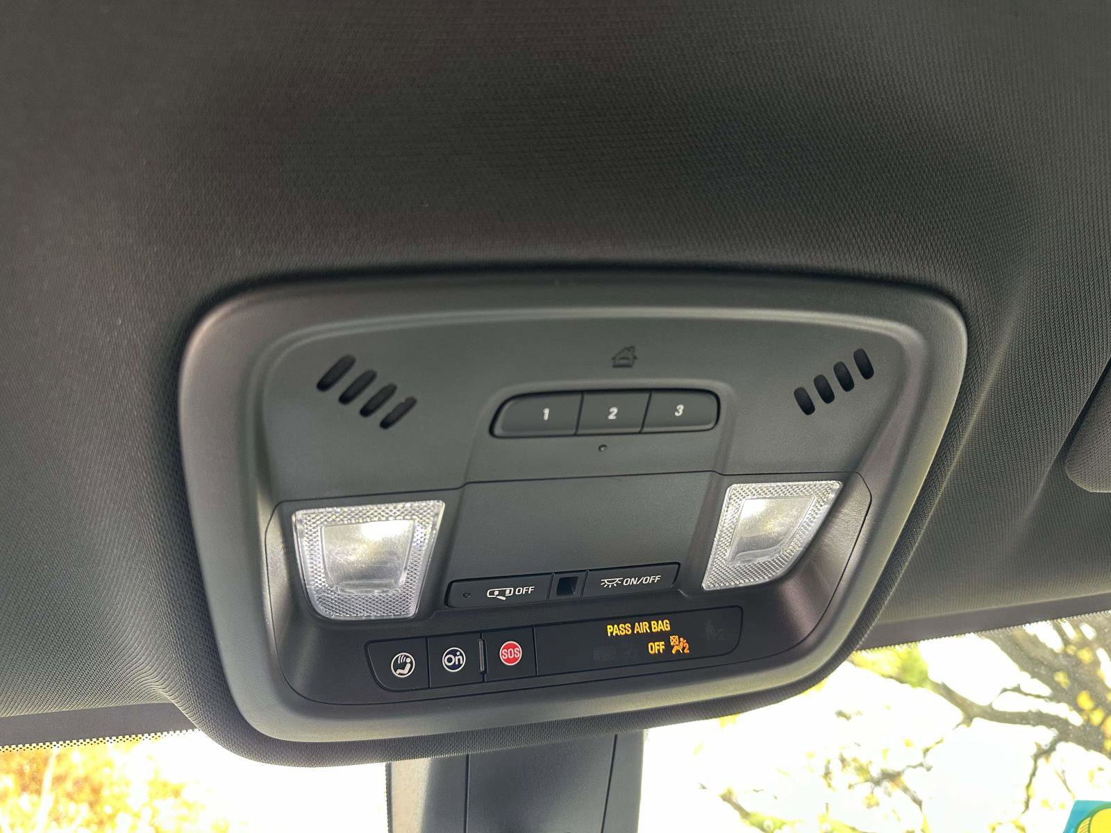 Used 2023 Chevrolet Traverse LT image 34