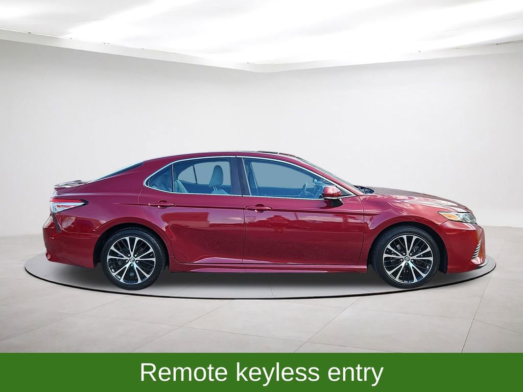 Used 2018 Toyota Camry SE w/ Moonroof Package image 8
