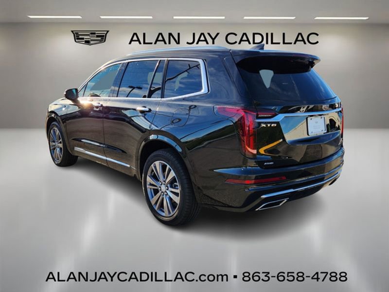 Used 2025 Cadillac XT6 Premium Luxury image 3