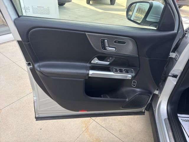 Used 2021 Mercedes-Benz GLB 250 4MATIC image 25