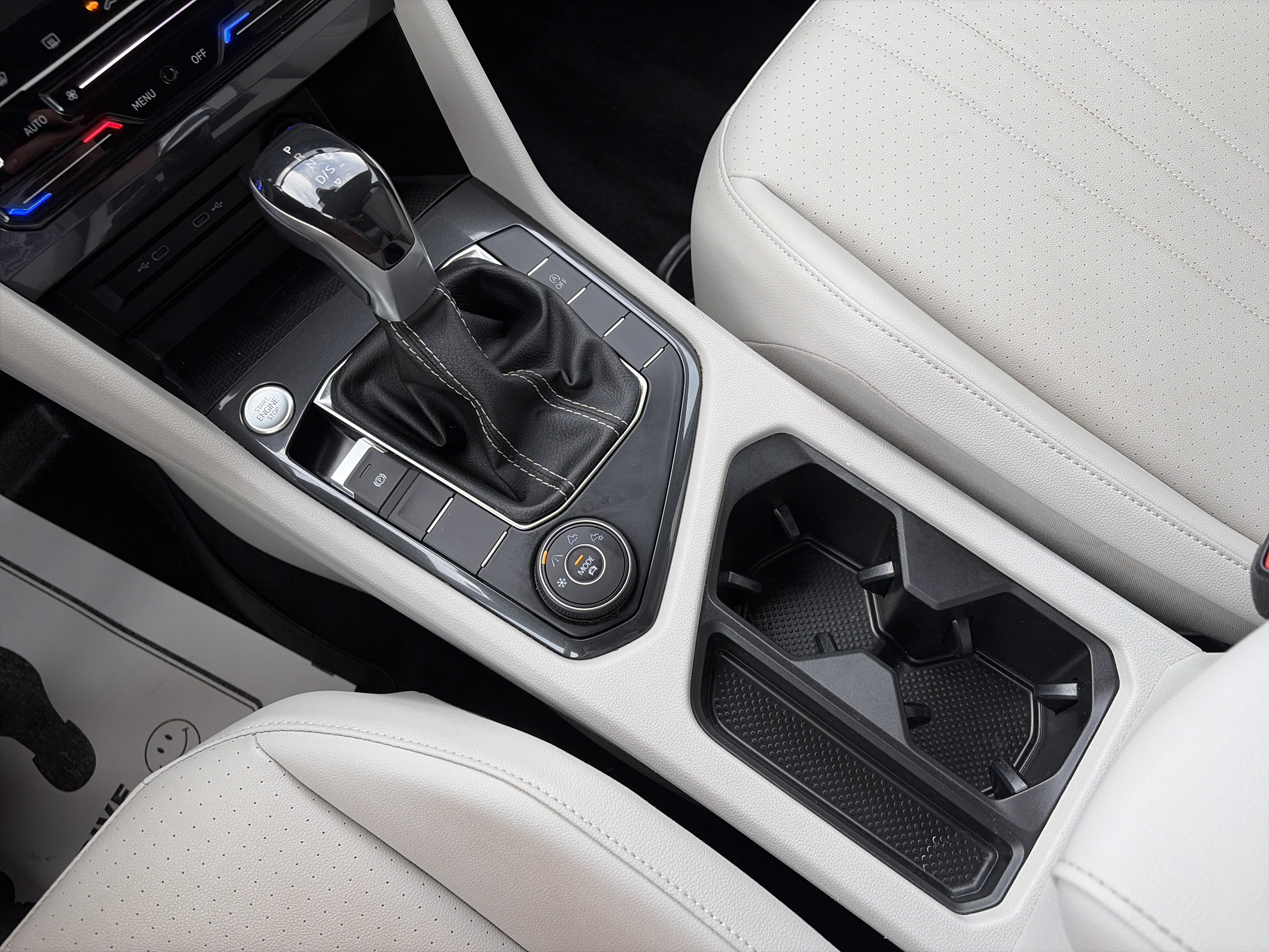 Used 2022 Volkswagen Tiguan SE image 22