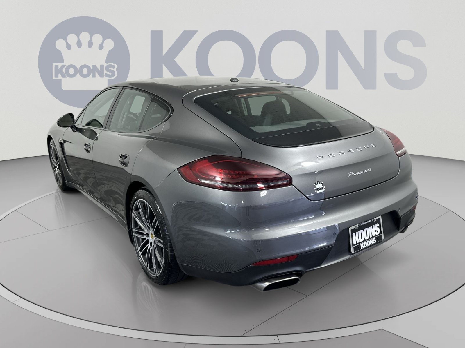 Used 2016 Porsche Panamera RWD image 4