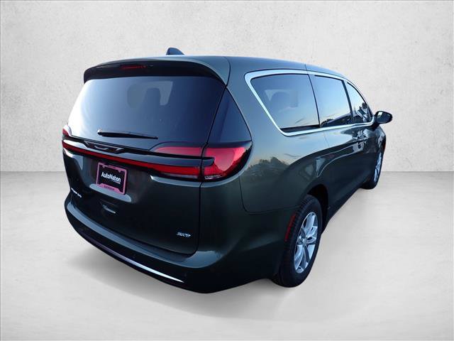New 2027 Chrysler Pacifica Select AWD/4WD image 4