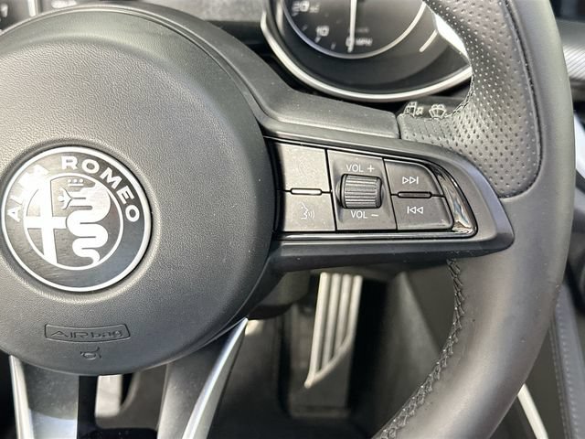 Used 2023 Alfa Romeo Stelvio Veloce AWD/4WD image 25