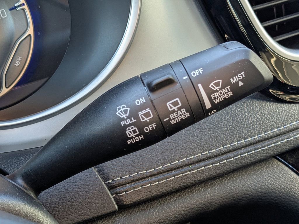 Used 2025 Chrysler Pacifica Limited FWD image 23