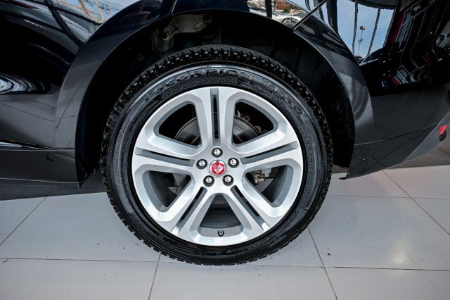 Used 2019 Jaguar F-PACE R-Sport image 49