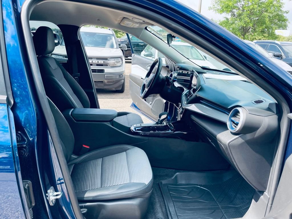 Used 2024 Chevrolet Trax LT FWD image 24