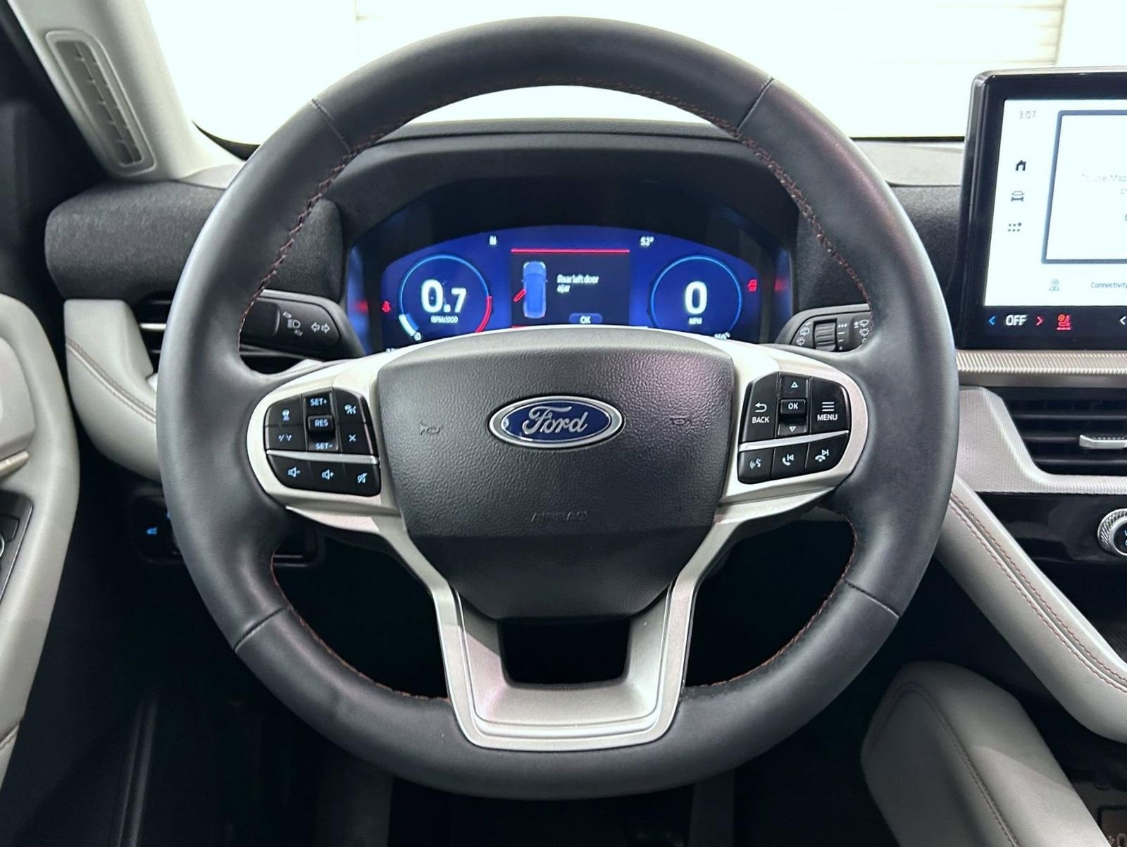 Used 2025 Ford Explorer Active w/ Active Comfort Package image 11