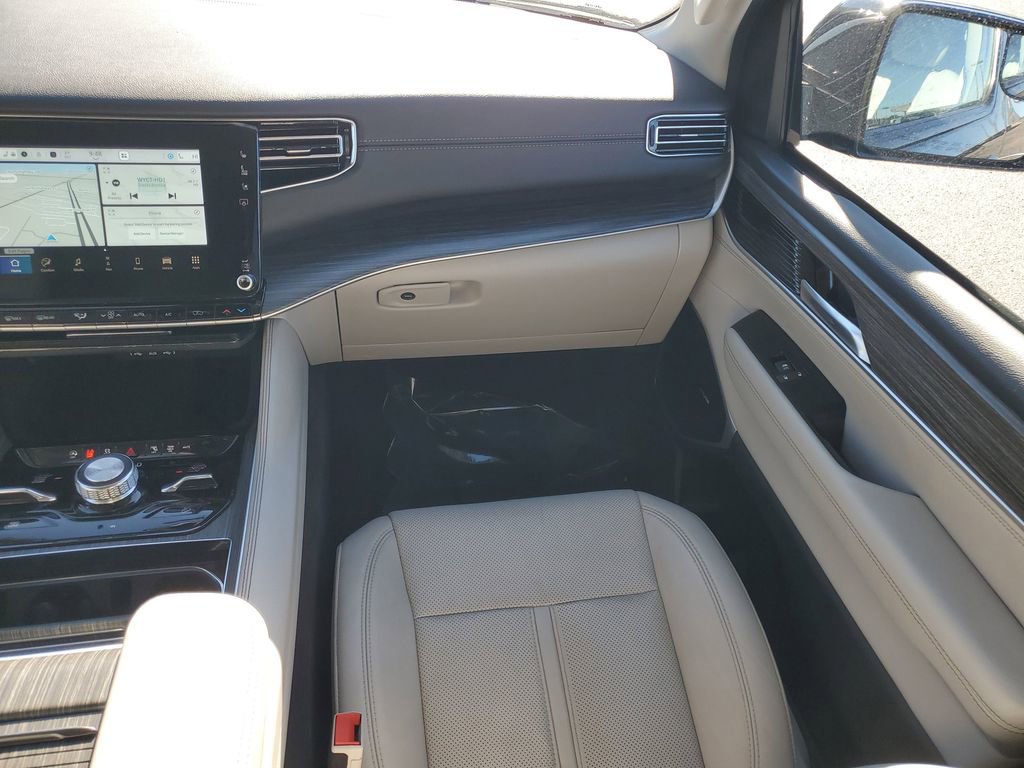 Used 2023 Jeep Wagoneer Series III w/ Preferred Equipment Group image 28