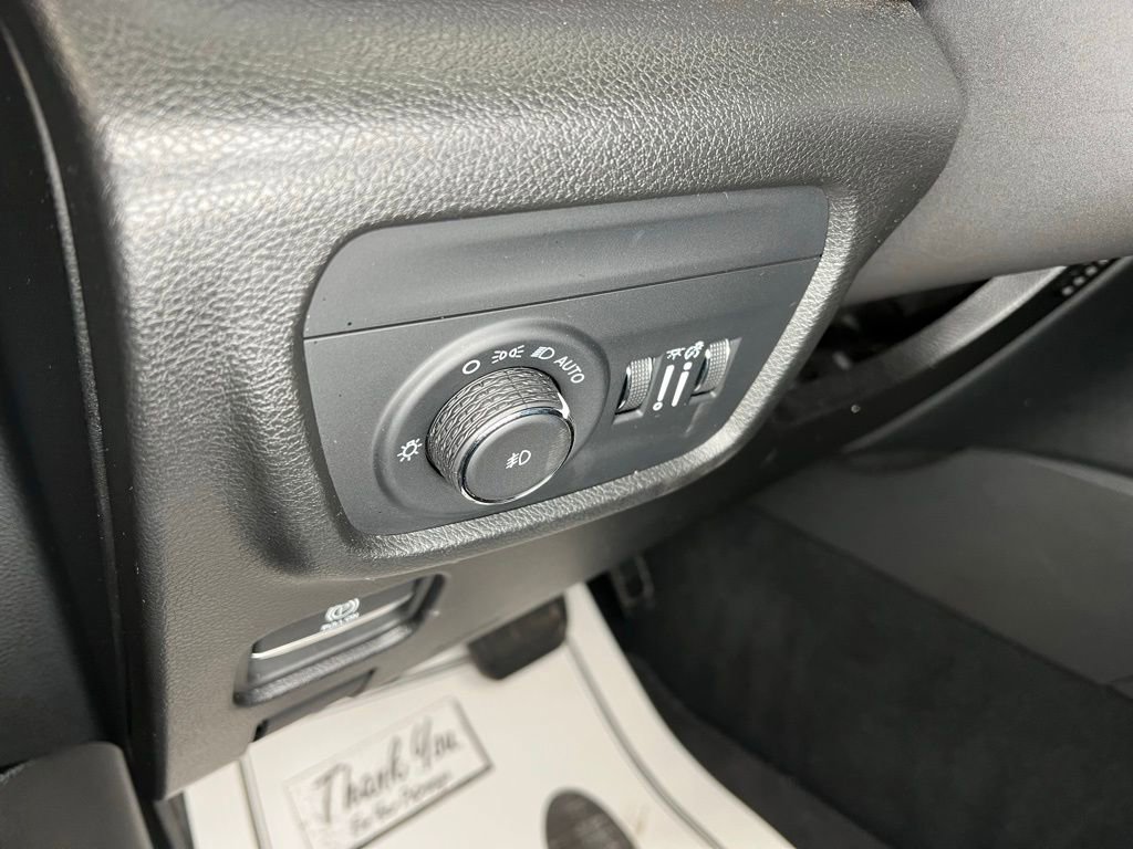 Used 2024 Jeep Grand Cherokee L Limited w/ Luxury Tech Group II AWD/4WD image 16