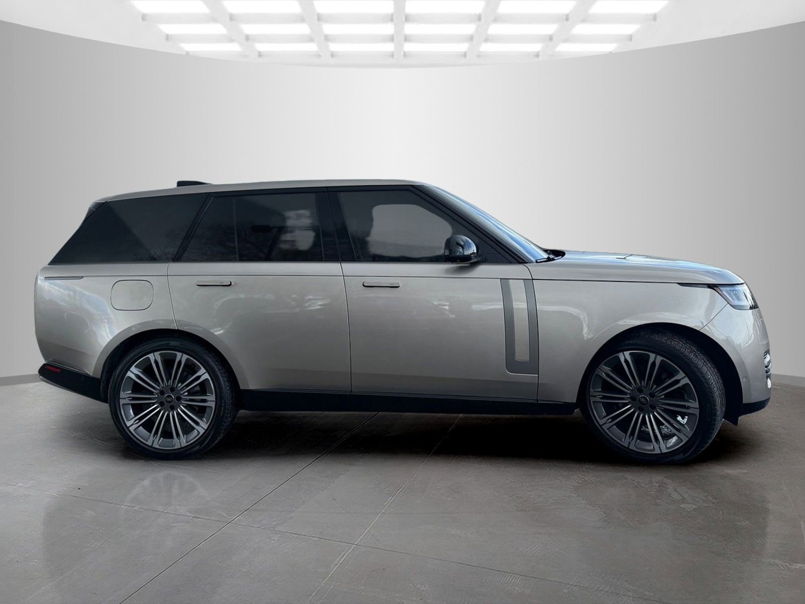 Used 2024 Land Rover Range Rover SE image 4