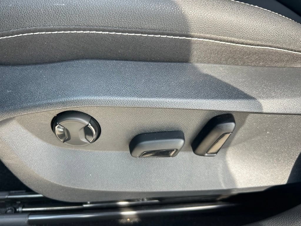 Certified 2023 Volkswagen Taos SE w/ Panoramic Sunroof Package FWD image 48