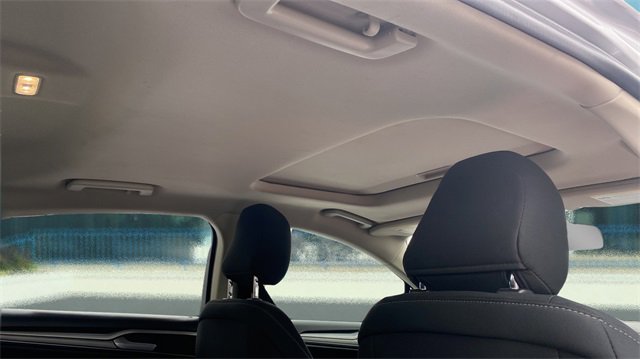 Used 2020 Ford Fusion SE image 16