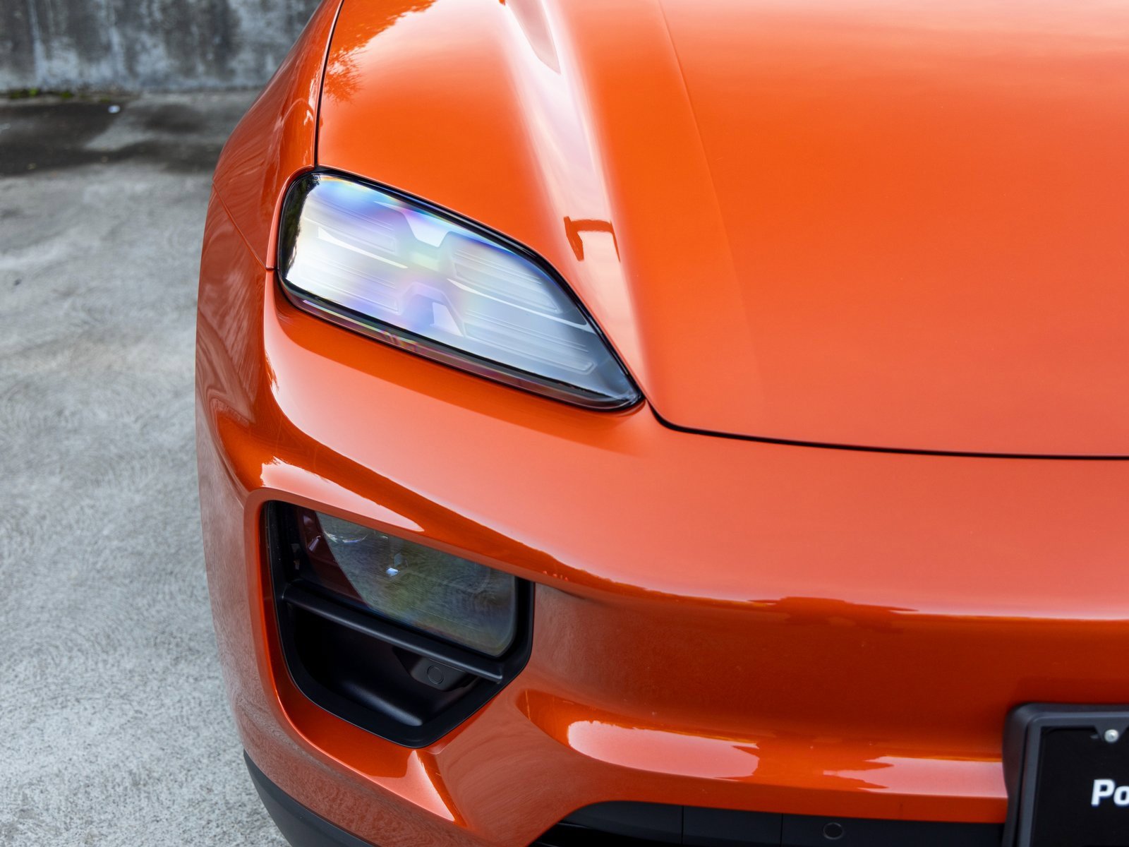 Certified 2025 Porsche Macan Electric image 14