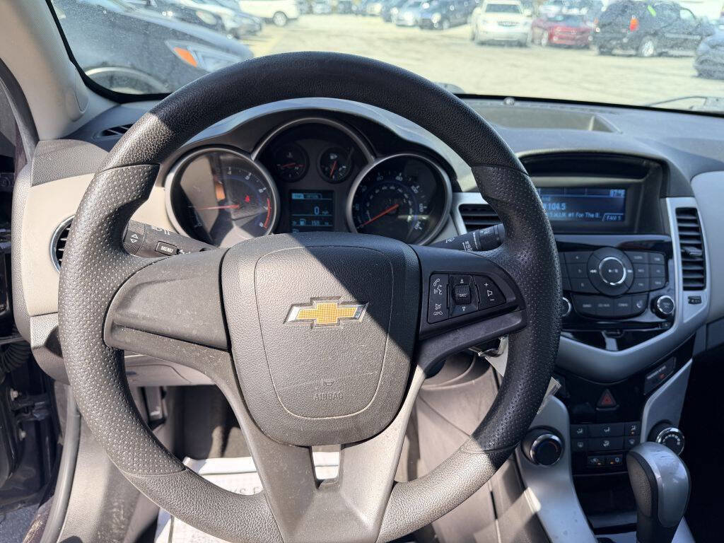 Used 2014 Chevrolet Cruze LS FWD image 9