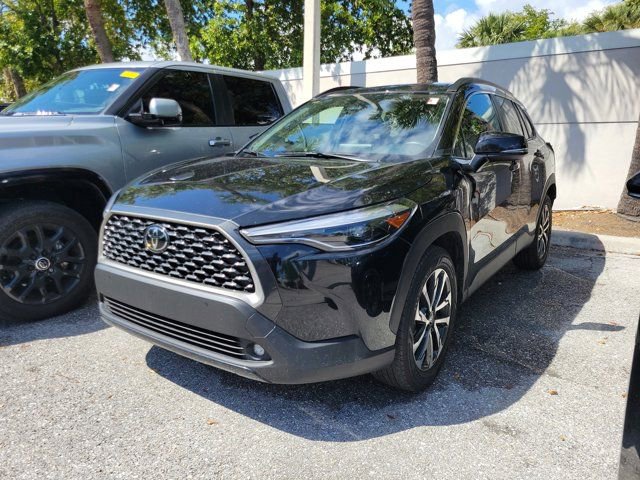 Used 2025 Toyota Corolla Cross XLE w/ Convenience Package image 3