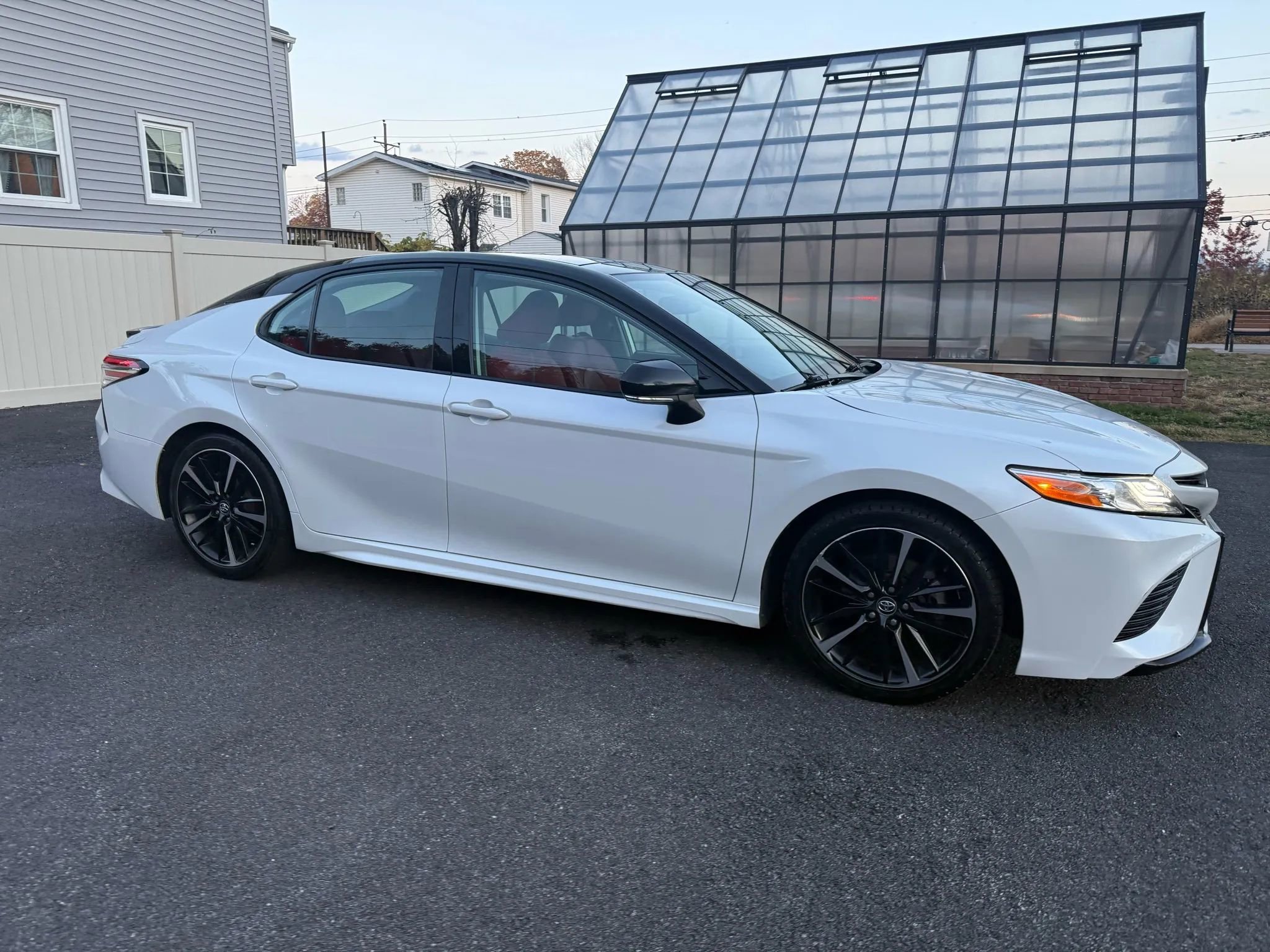 Used 2020 Toyota Camry XSE image 17