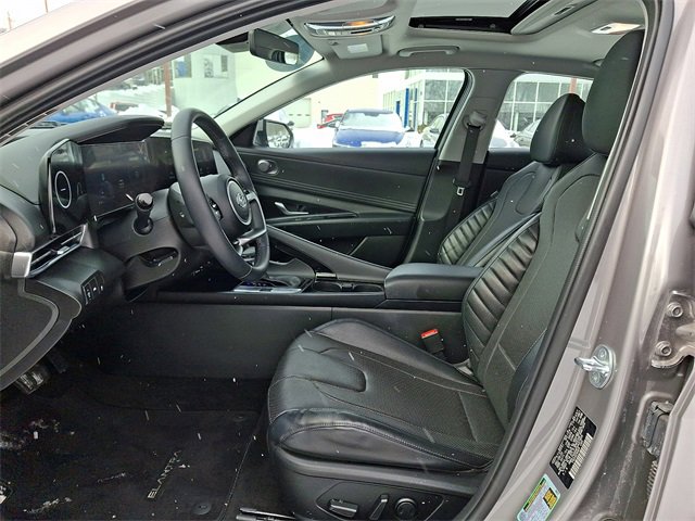 Certified 2023 Hyundai Elantra Limited w/ Preferred Accessory Package image 13