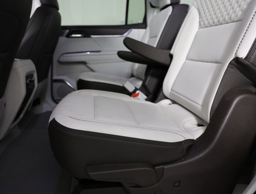 Used 2024 GMC Acadia Denali w/ Super Cruise Package image 3