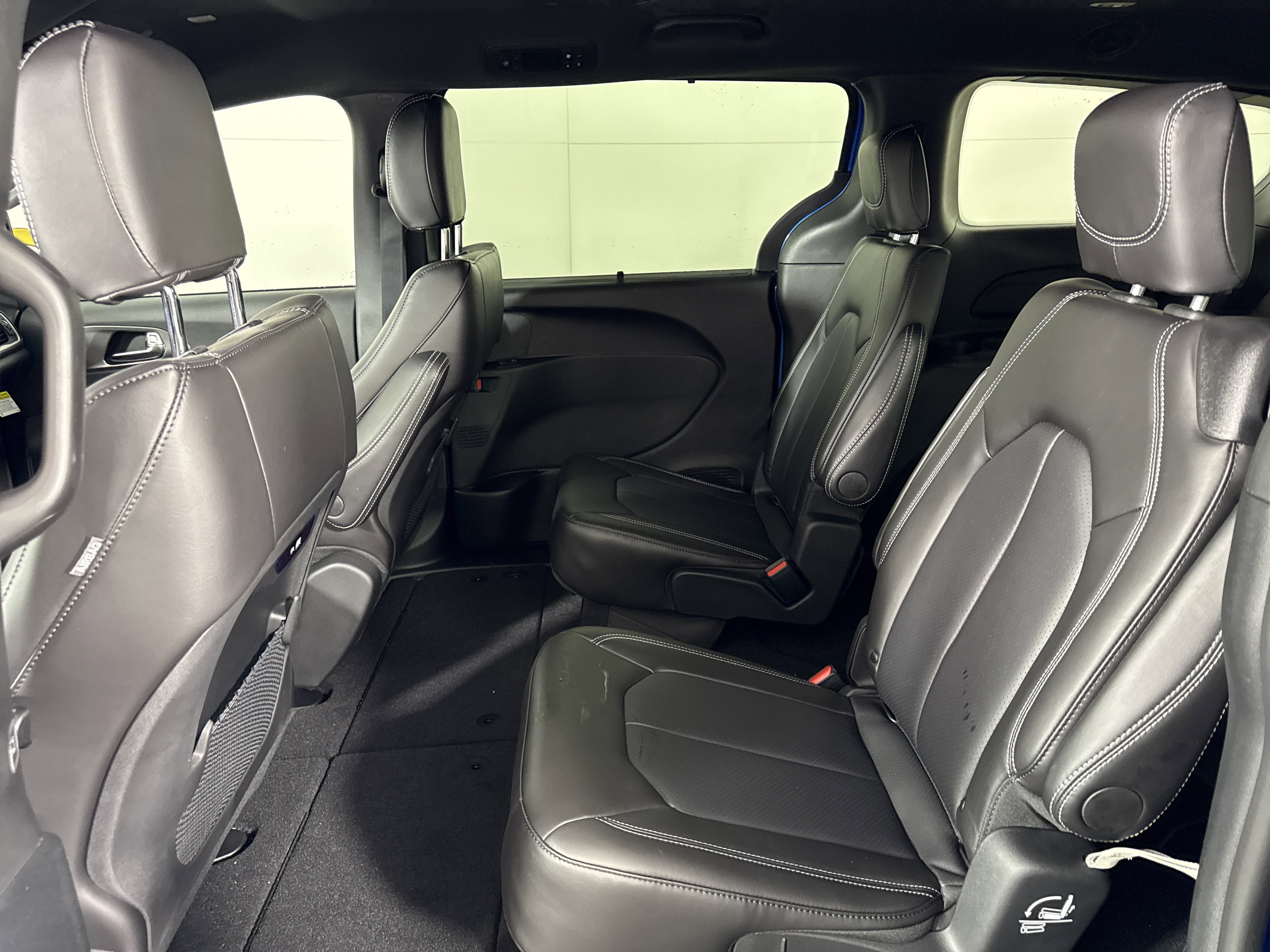 New 2026 Chrysler Pacifica Select w/ S Appearance Package image 14