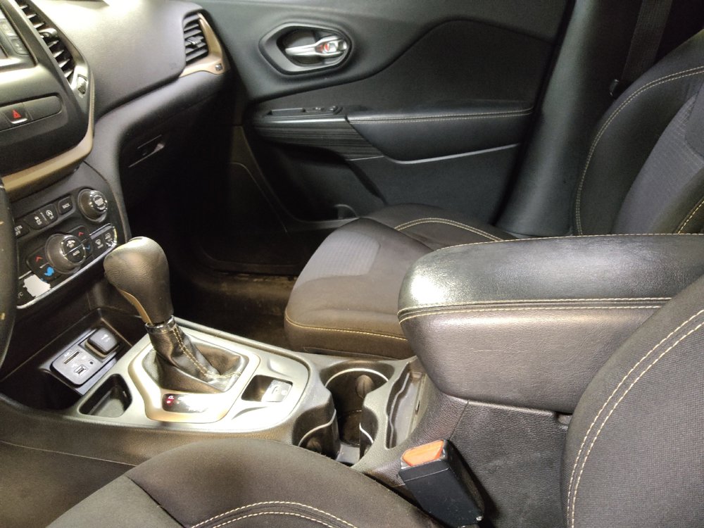 Used 2016 Jeep Cherokee Latitude w/ Comfort/Convenience Group image 26