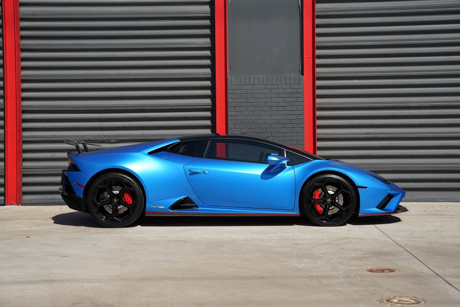 Used 2021 Lamborghini Huracan EVO image 9