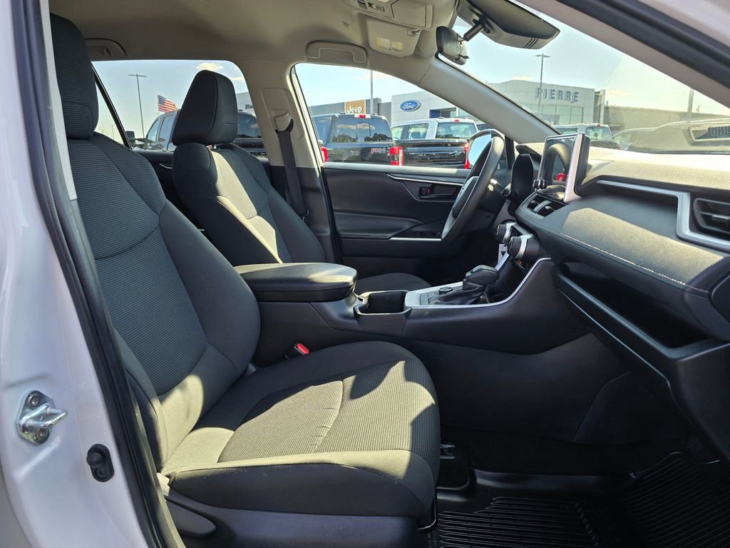 Used 2023 Toyota RAV4 LE AWD/4WD image 15