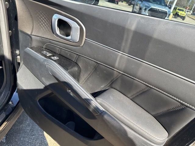 Used 2023 Kia Sorento SX image 28