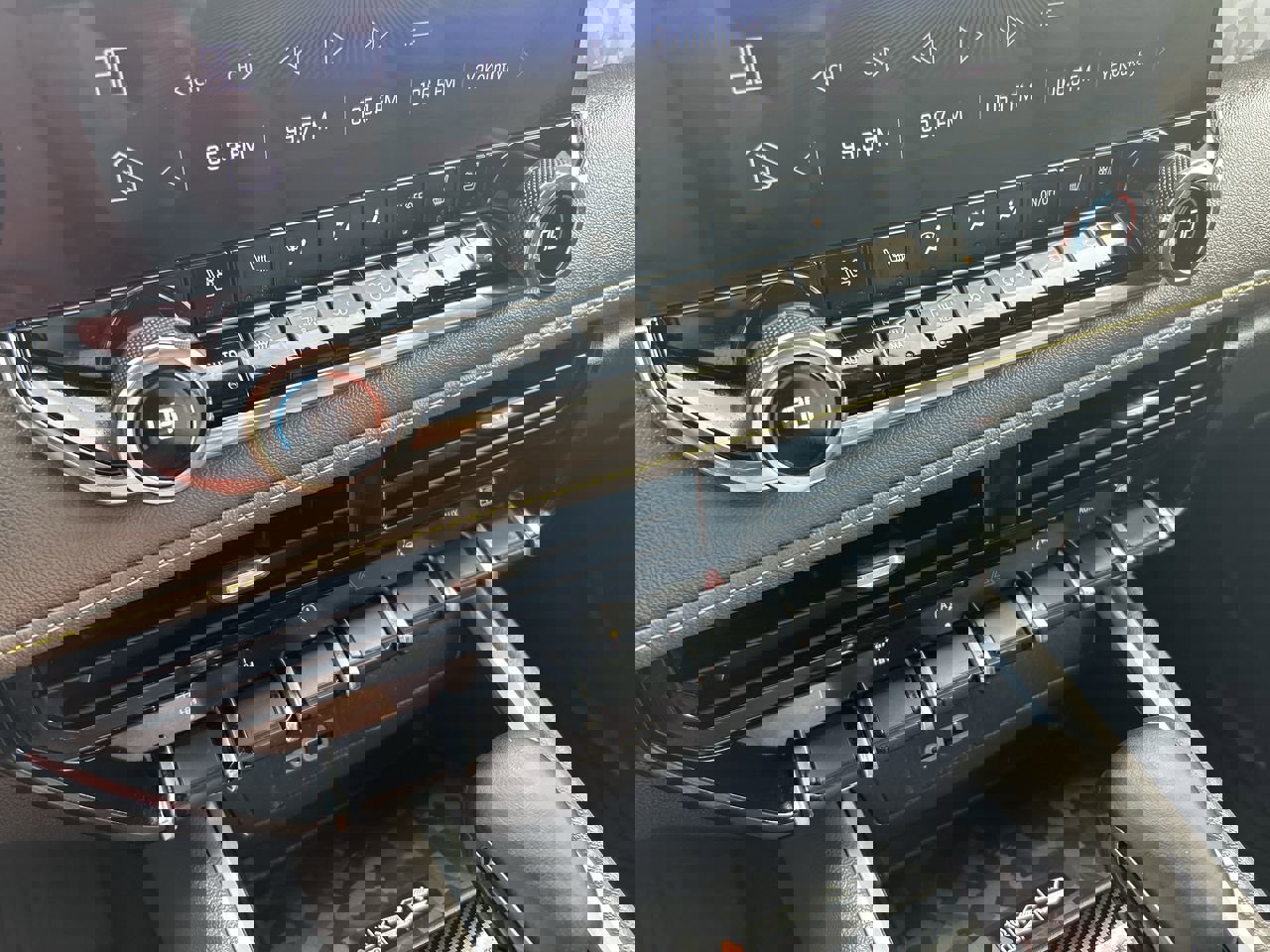 Used 2024 Chevrolet Colorado ZR2 w/ ZR2 Convenience Package III AWD/4WD image 29