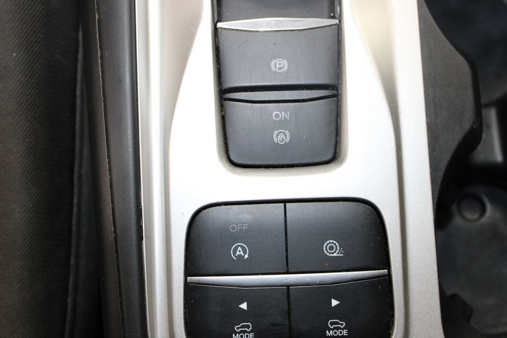 Used 2020 Ford Explorer XLT w/ Comfort Package RWD image 53